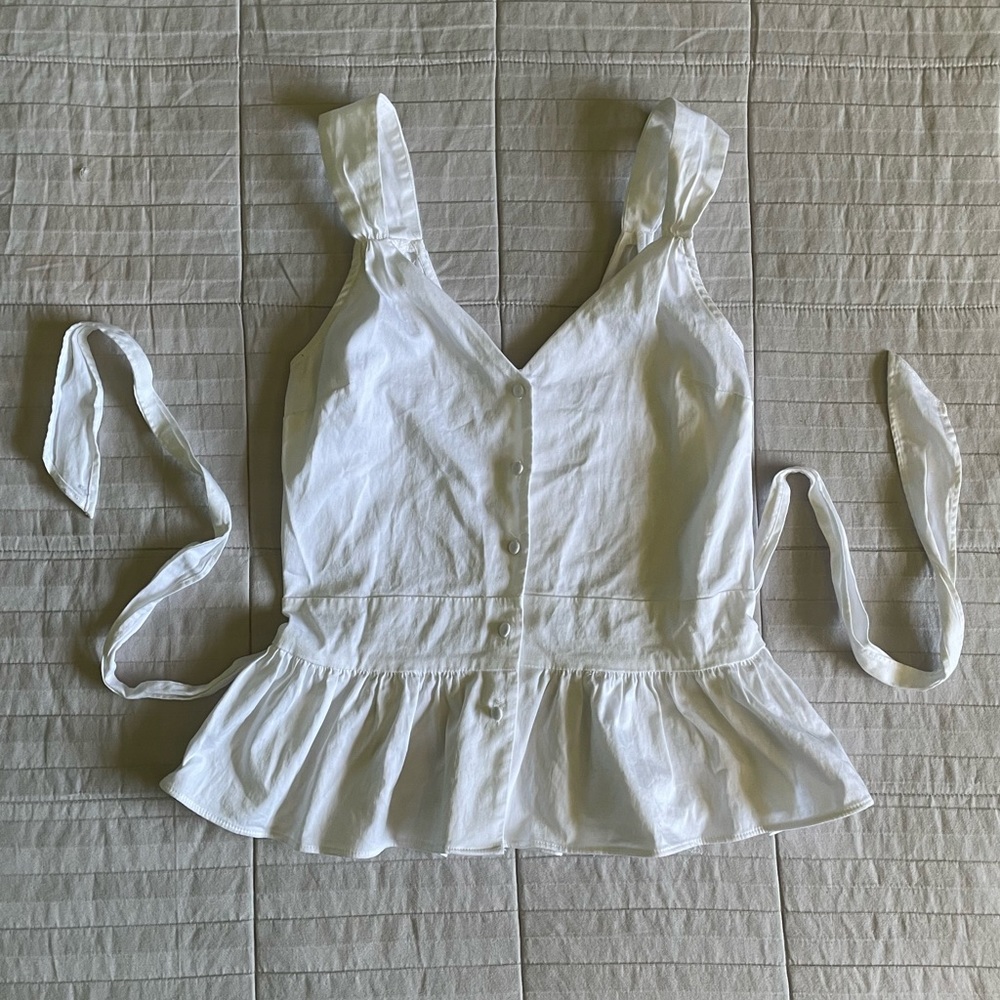 Express sleeveless white blouse likenew